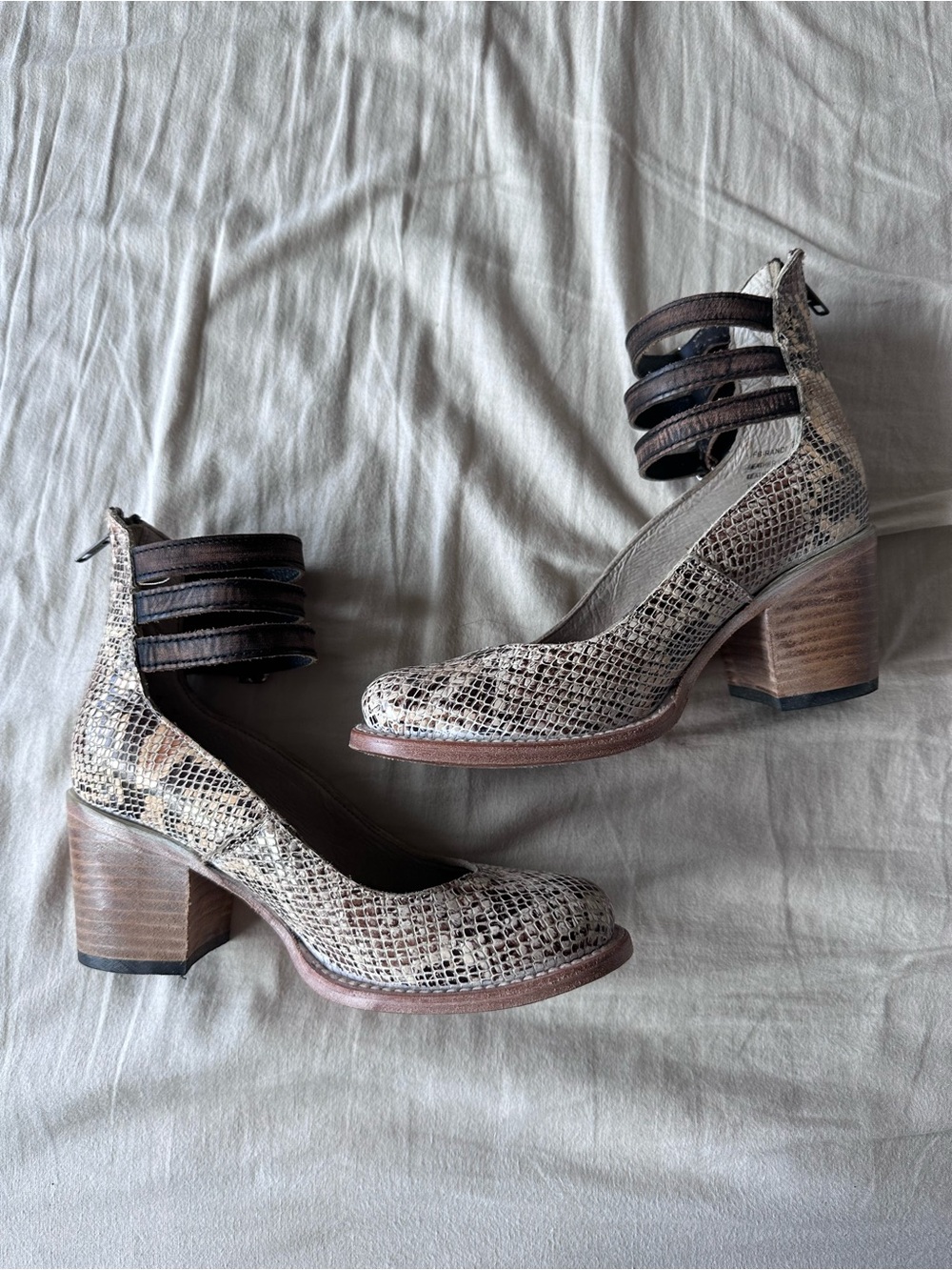 Freebird Randi in snakeskin, size 7